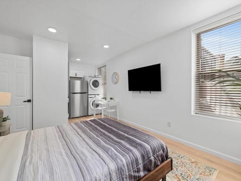 Shadyside, Central !2 Bright and Stylish Studio With Free Parking Apartment in Shadyside