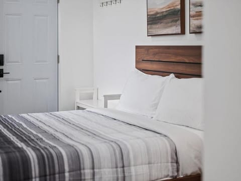 Shadyside, Central !2 Bright and Stylish Studio With Free Parking Apartment in Shadyside