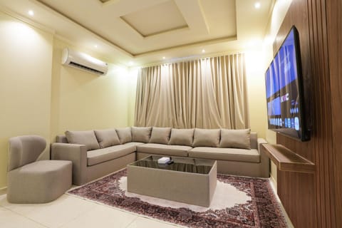 Communal lounge/ TV room, TV and multimedia, Living room, Seating area, air conditioner