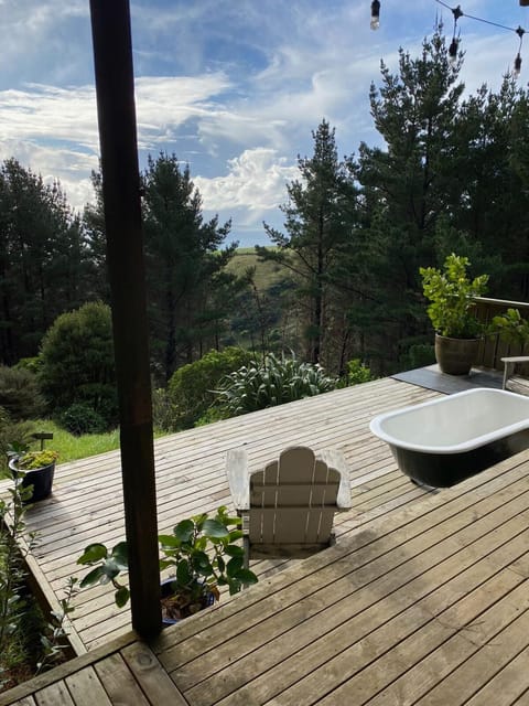 Raglan LoveNest -Romantic escape with outdoor bath House in Raglan