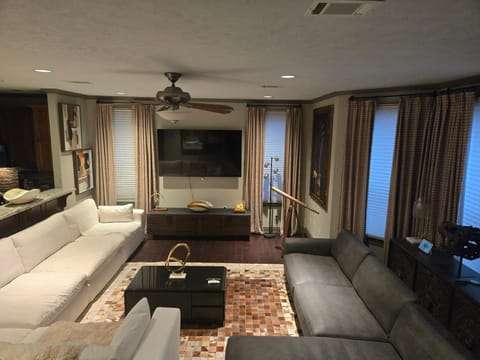 TV and multimedia, Living room, Seating area
