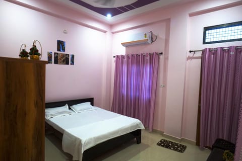 Bed, Photo of the whole room, air conditioner