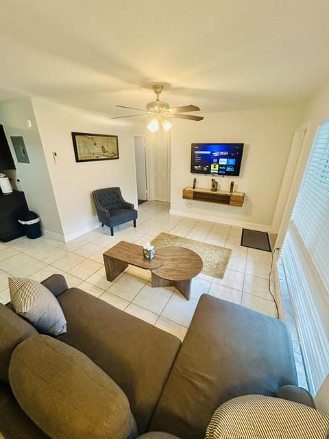 TV and multimedia, Living room, Evening entertainment