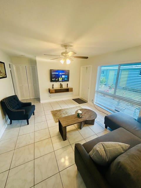 TV and multimedia, Seating area, Evening entertainment