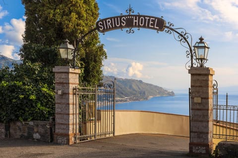 Facade/entrance, Sea view