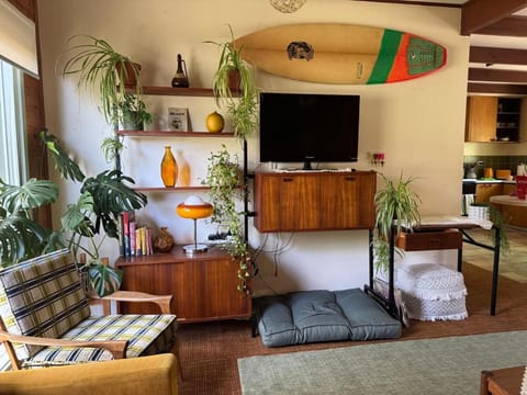 Living room, Seating area, Evening entertainment