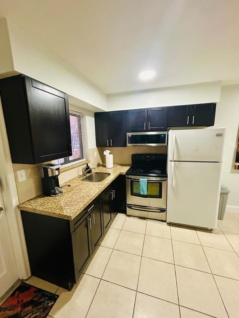 Kitchen or kitchenette, oven