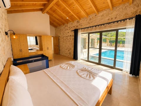 Bed, Photo of the whole room, Pool view, Swimming pool