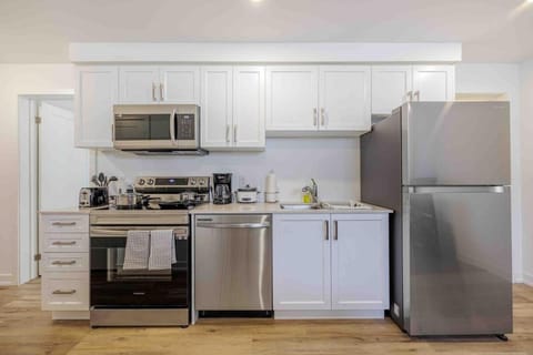 Cozy 2Bed Home 6 minutes to the FALLS! Apartment in Niagara Falls