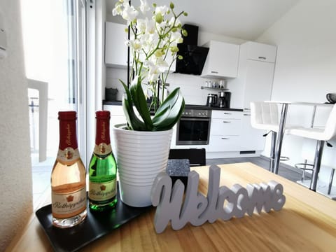 Kitchen or kitchenette, Photo of the whole room, Dining area