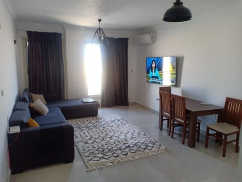 Communal lounge/ TV room, TV and multimedia, Living room, Seating area, Dining area, Evening entertainment