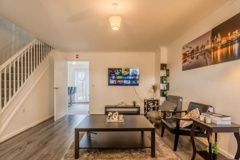 TV and multimedia, Living room, Seating area, Dining area