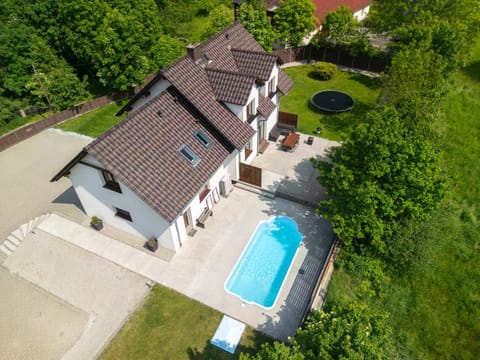 Property building, Bird's eye view, Garden, Garden view, Pool view, Swimming pool, sunbed