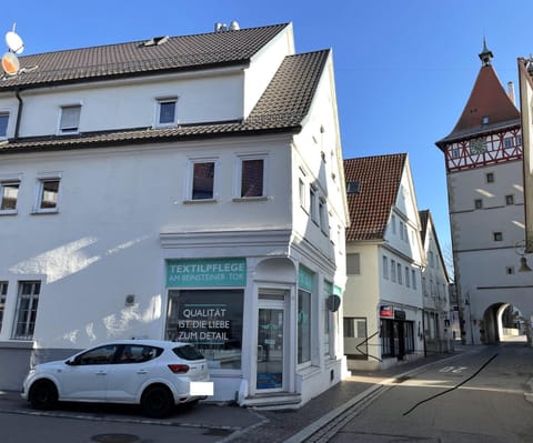 Property building, Neighbourhood, City view, Street view