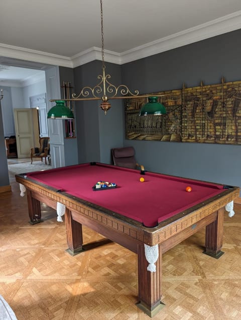 Billiard, Living room