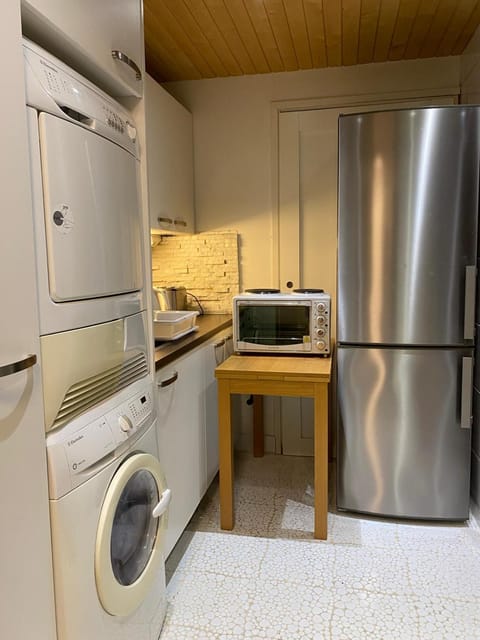 Coffee/tea facilities, Kitchen or kitchenette, stove, toaster, washing machine, dryer