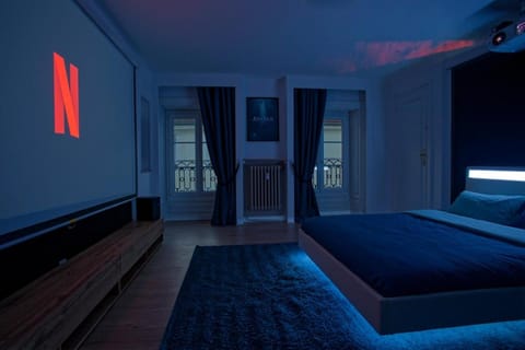 Bed, TV and multimedia, Photo of the whole room