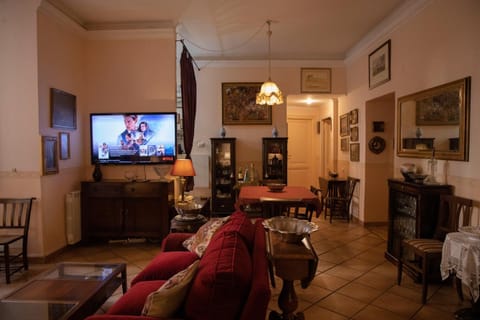 Communal lounge/ TV room, TV and multimedia, Living room, Seating area, Evening entertainment