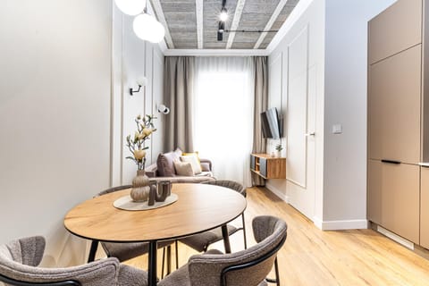 Kitchen or kitchenette, Living room, Seating area, Dining area