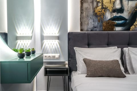 Bed, Photo of the whole room, Decorative detail, Bedroom