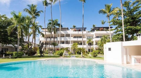 Property building, Pool view, Swimming pool