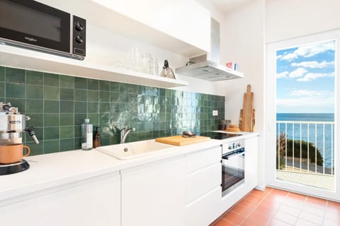 Kitchen or kitchenette, Sea view, stove