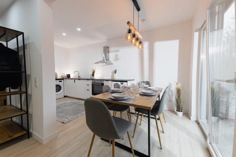 Kitchen or kitchenette, Seating area, Dining area