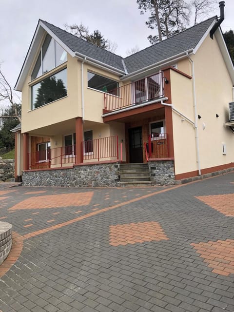 Property building, Day