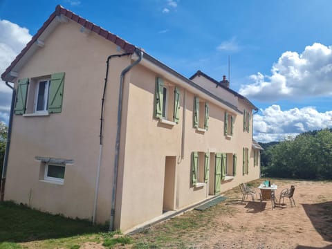 Property building, Garden, Balcony/Terrace