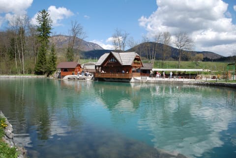 Restaurant/places to eat, Facade/entrance, Fishing, Balcony/Terrace, Lake view