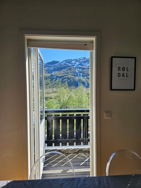 Balcony/Terrace, Mountain view