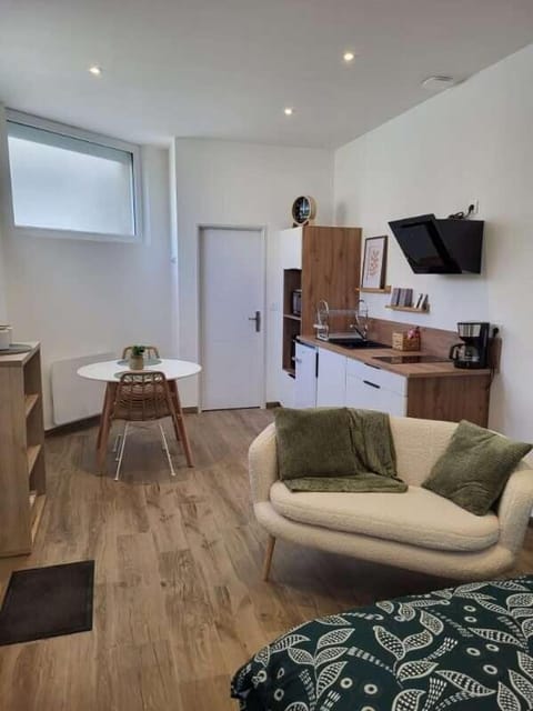 TV and multimedia, Kitchen or kitchenette, Dining area