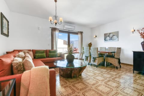 Living room, Seating area, Dining area, air conditioner