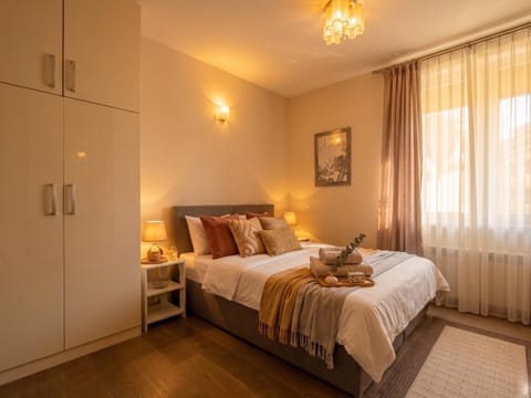 Bed, Photo of the whole room, wardrobe