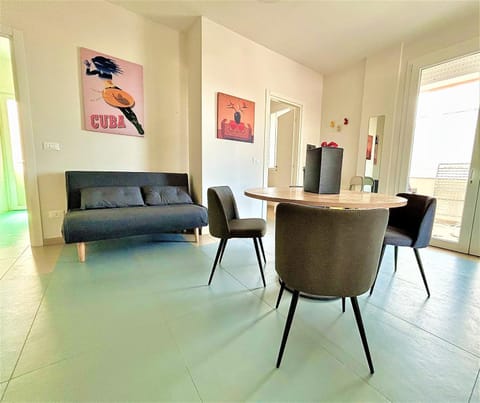 Dining area, Lunch, Lunch