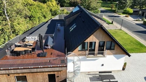 Charming house for 11 persons in Odense with Luxury Rooftop Deck & Free Parking Villa in Region of Southern Denmark