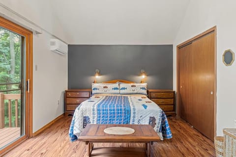 10 mins to ski slope, Pickle Ball, HotTub House in Hickory Run State Park