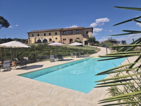 Property building, Day, Pool view, Swimming pool, sunbed