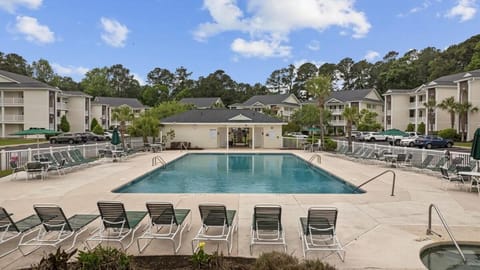 Property building, Patio, Spring, Day, Pool view, Swimming pool, Parking, sunbed