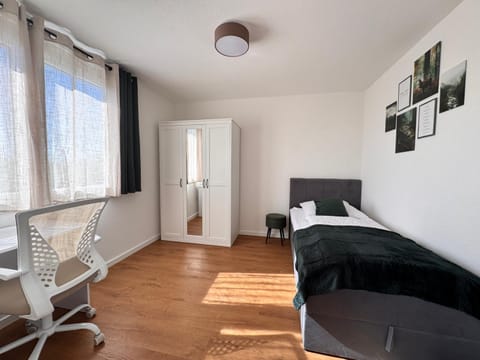 Bed, Photo of the whole room, Bedroom, wardrobe