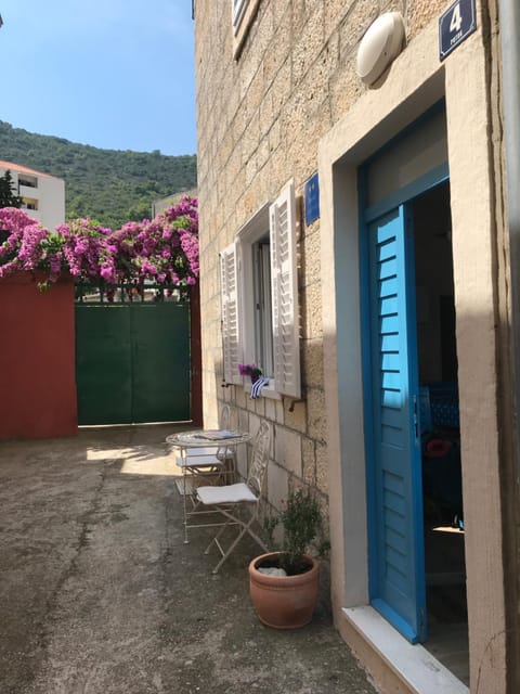 Facade/entrance, Day, Summer, On site