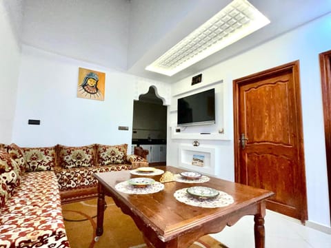 TV and multimedia, Dining area, oven, air conditioner