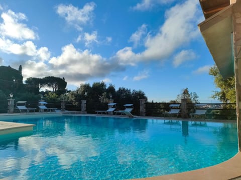 Day, Natural landscape, Pool view, Swimming pool, sunbed