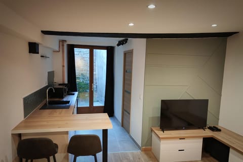 Communal lounge/ TV room, Kitchen or kitchenette