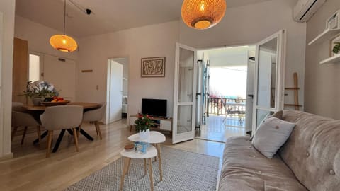 TV and multimedia, Living room, Dining area, Sea view