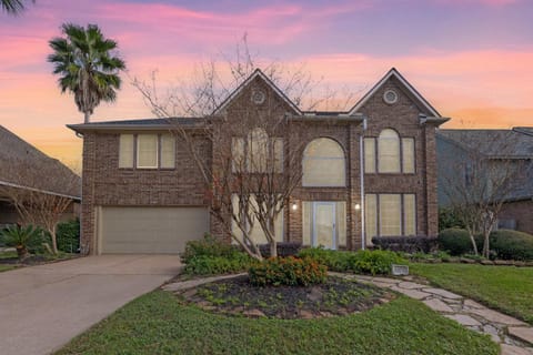Gorgeous 6BR 3 5 Bth Home with Pool and Game Room House in La Porte