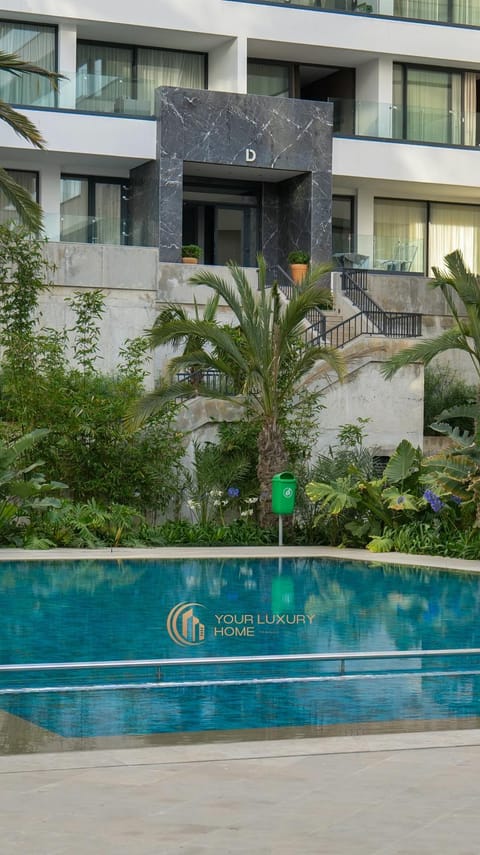 Property building, Garden, Swimming pool