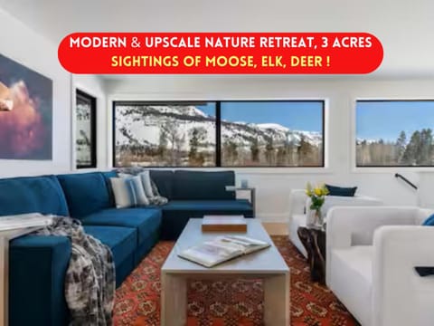 View (from property/room), Living room, Photo of the whole room, Seating area, Mountain view