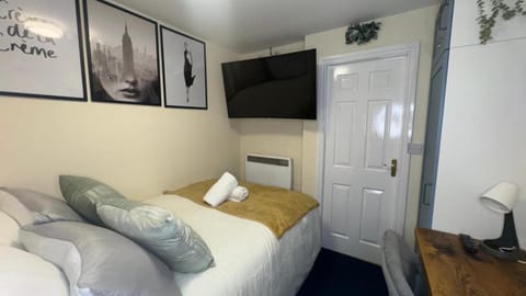 Bedsit Birmingham Vacation rental in Oldbury