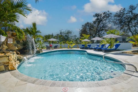 Swimming pool, sunbed